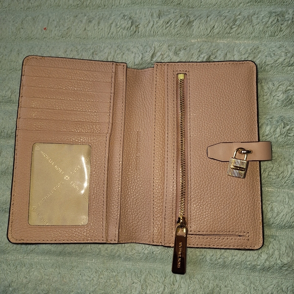 Michael Kors Blush Leather Wallet Gold Hardware - Picture 1 of 7